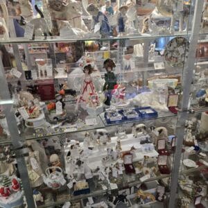 Figurines, Collectible Plates & Animal Lovers' Paradise - Shop 51