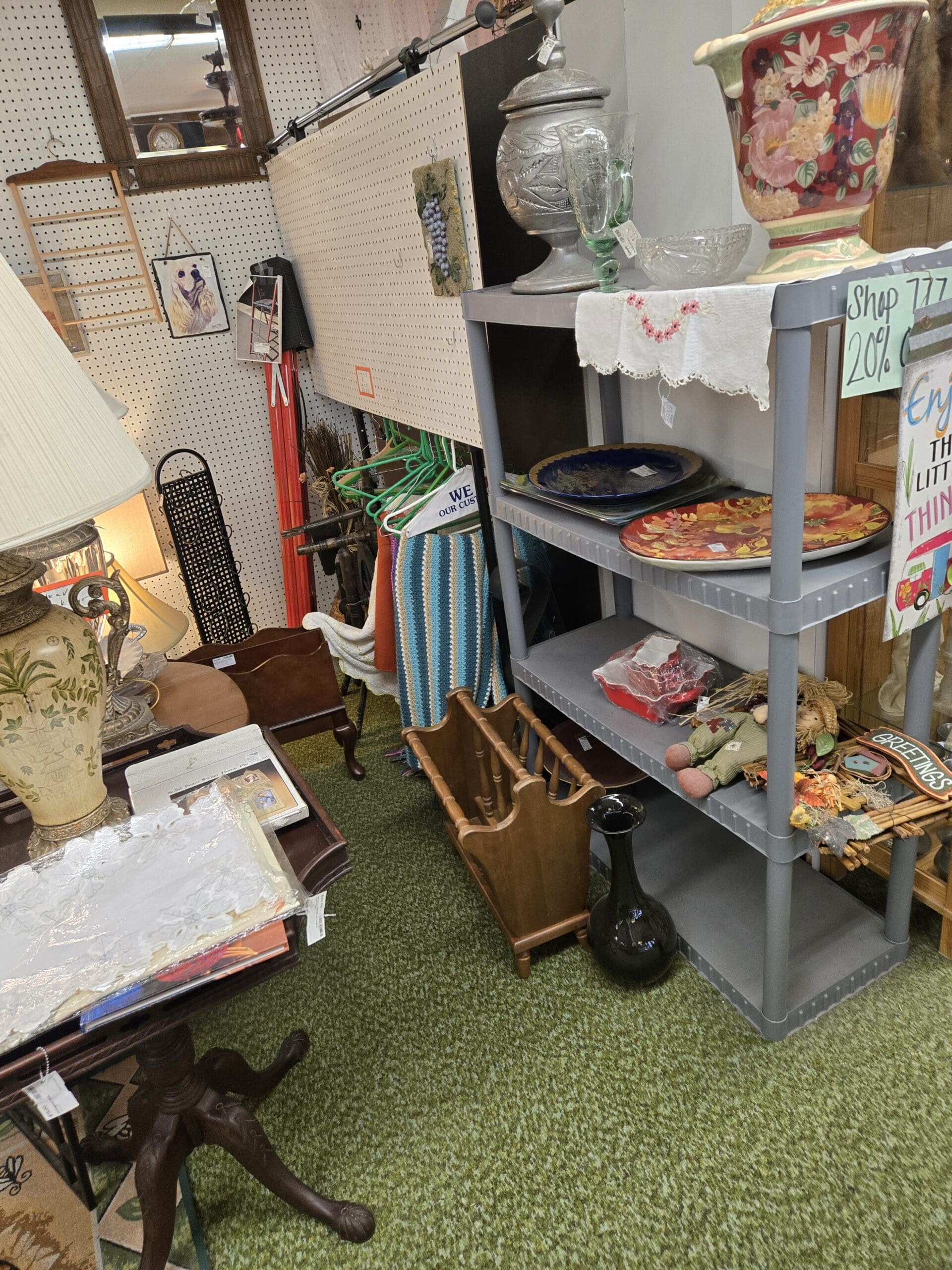 Dog Figurines, Vintage Lamps & Classic Home Furnishings - Shop 777 Dog Figurines, Vintage Lamps & Classic Home Furnishings - Shop 777