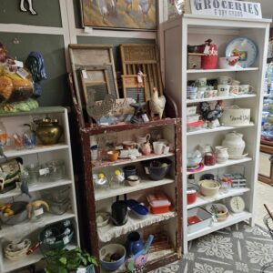 Thankful for Vintage Decor: Hosting Thanksgiving with Antique Charm