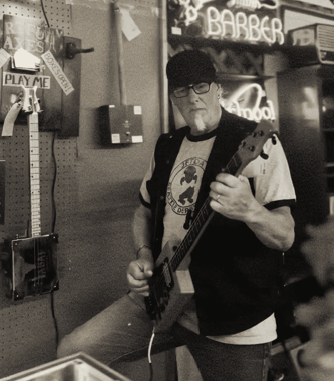 Cigar-box Guitar - by Arne Cigar-box Guitar - by Arne