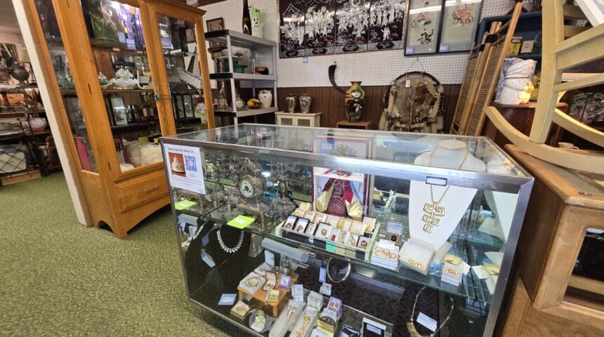 Shop 24 - Mother-of-Pearl Asian Art & Lacquerware in Tacoma WA